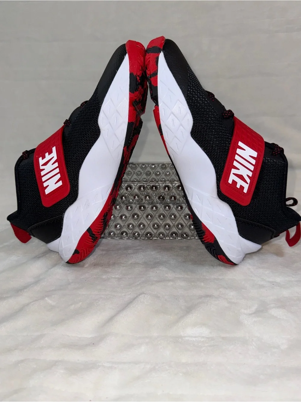 Nike Team Hustle D 12 Black University Red Sz 3.5Y/Wmns 5 HF6279-001 🏀❤️
